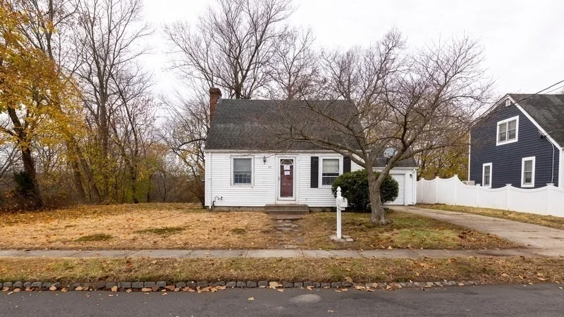 Unit for sale at 46 Roslyn Ave, Cranston, RI 02910