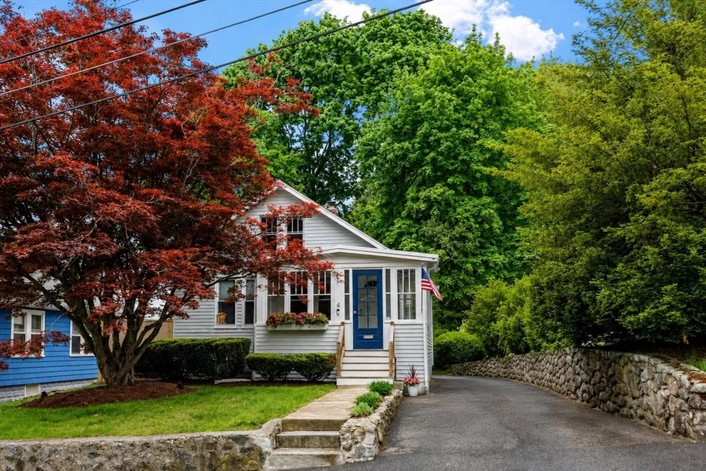 Unit for sale at 4 Western Ave, Wakefield, MA 01880