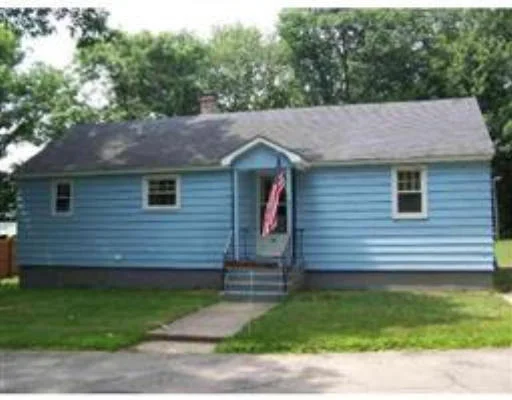 Unit for sale at 16 Snow St, Gardner, MA 01440