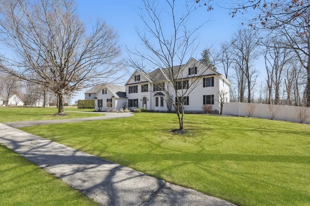 Unit for sale at 46 Autumn Rdg, East Longmeadow, MA 01028