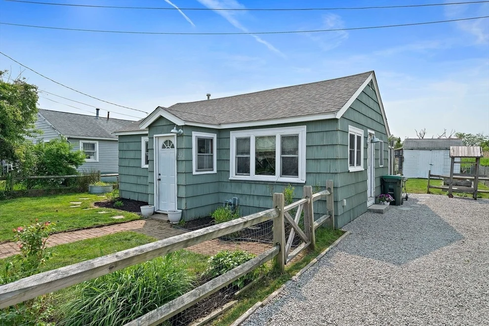 Unit for sale at 22 Mcarthur Ln, Marshfield, MA 02050