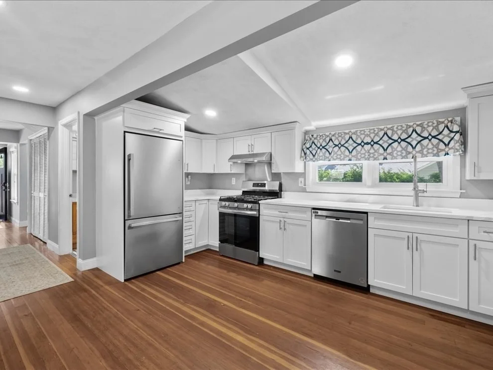 Unit for sale at 32 Oakwood Ave, Saugus, MA 01906