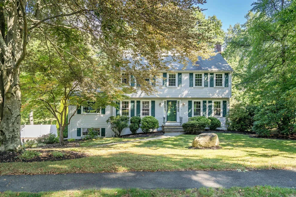 Unit for sale at 8 Barry Dr, Framingham, MA 01702