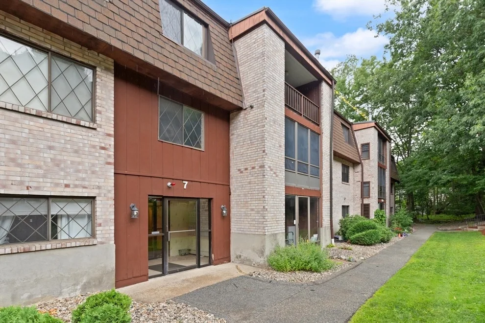Unit for sale at 7 Greenbriar Drive, North Reading, MA 01864