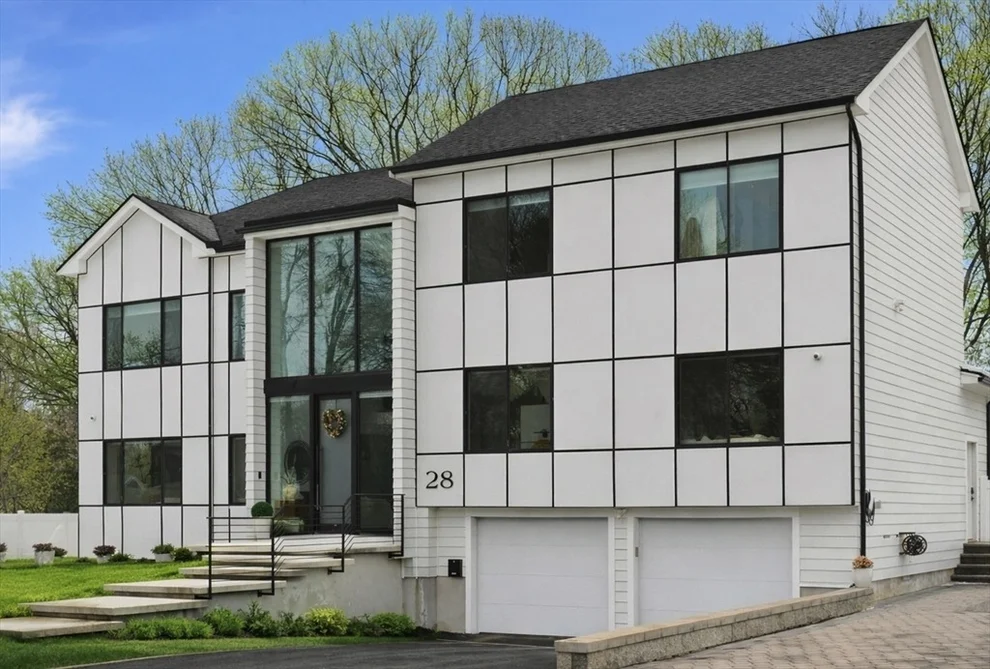Unit for sale at 28 Bancroft St, Lynnfield, MA 01940