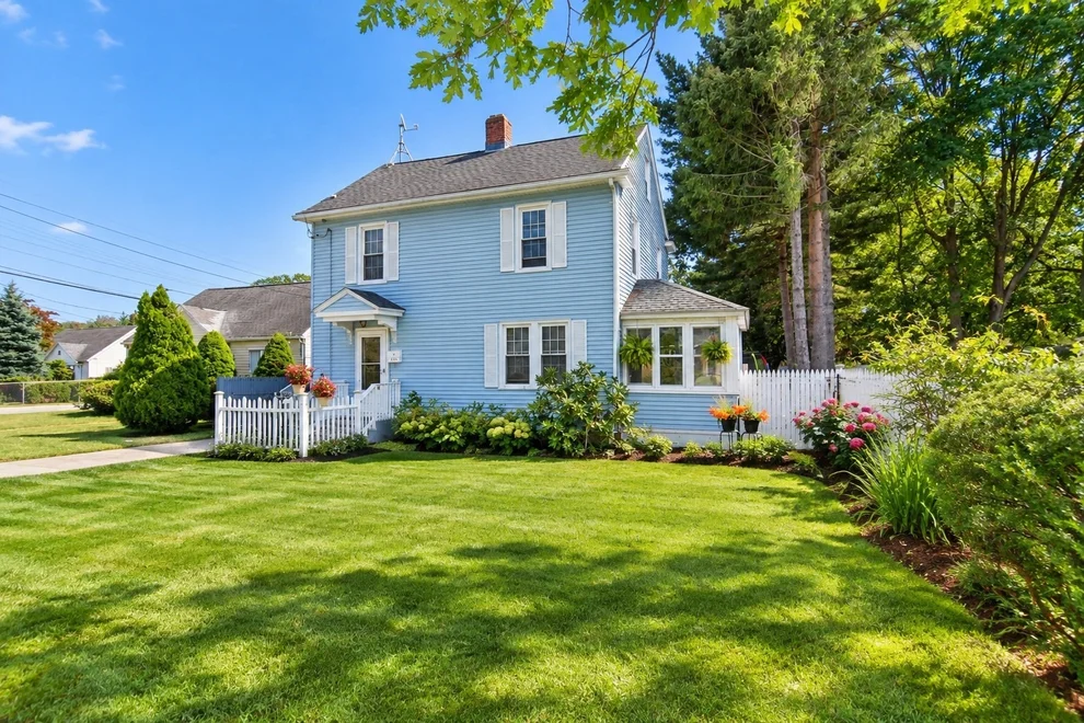 Unit for sale at 1245 Bay St, Springfield, MA 01109