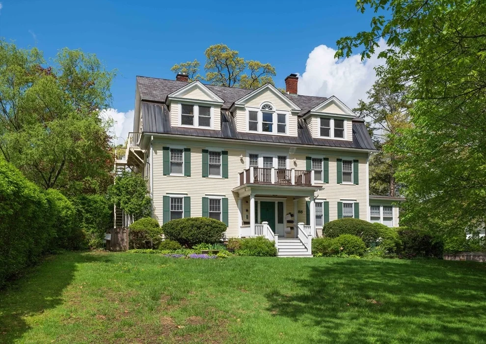Unit for sale at 88 Round Hill Rd, Northampton, MA 01060