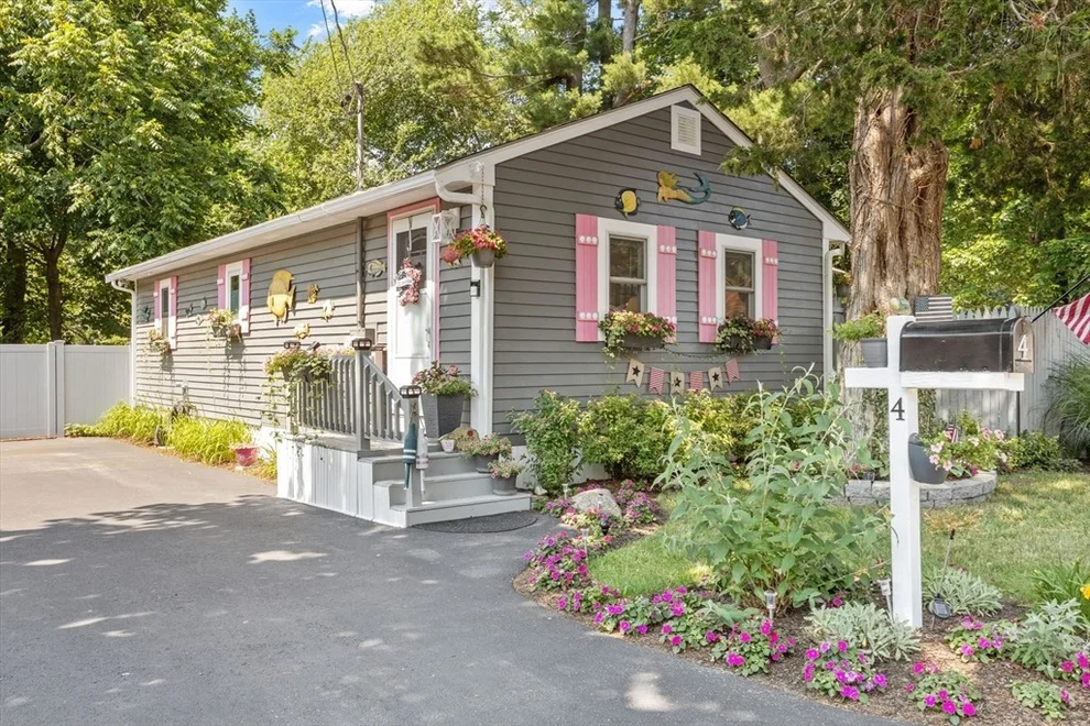 Unit for sale at 4 Cole St, Kingston, MA 02364