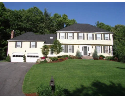 Unit for sale at 23 Inwood Lane, Andover, MA 01810