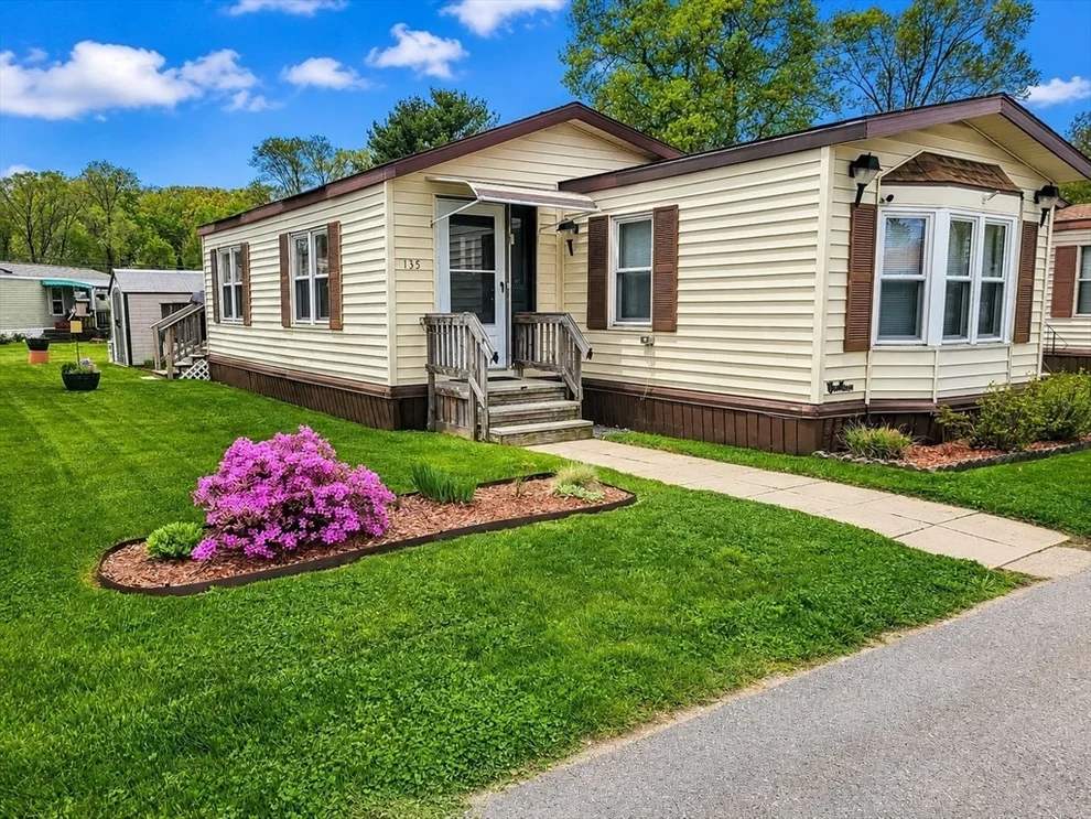 Unit for sale at 557 Southwest Cutoff, Auburn, MA 01501