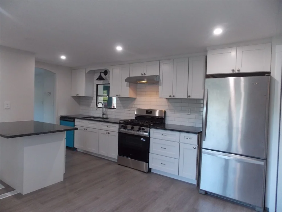 Unit for sale at 73 Victoria Lane, Marlborough, MA 01752