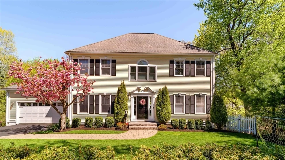 Unit for sale at 12 Pine Ridge Rd, Wellesley, MA 02481