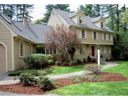 Unit for sale at 91 Plain St, Medfield, MA 02052