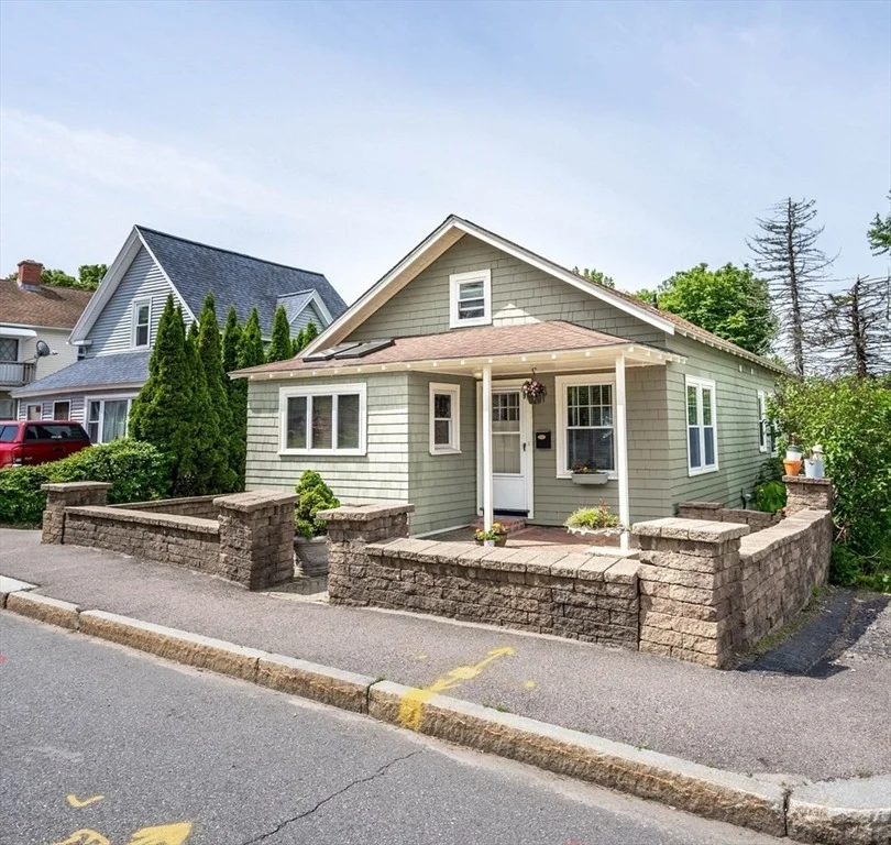 Unit for sale at 204 Massasoit Rd, Worcester, MA 01604