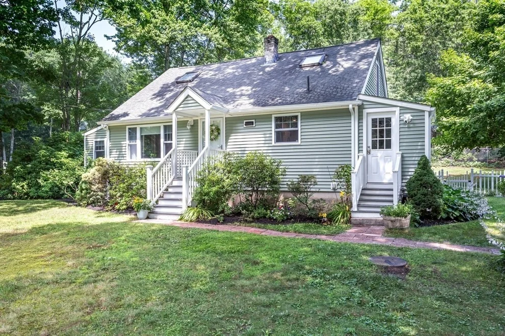 Unit for sale at 314 Pleasant St, Franklin, MA 02038