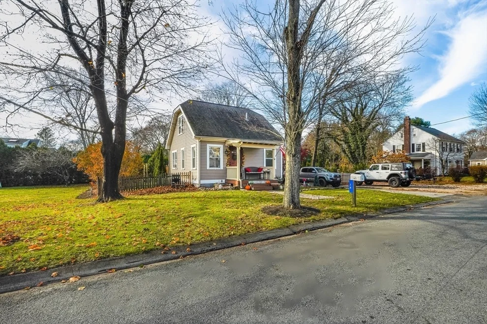Unit for sale at 14 Field St, Seekonk, MA 02771