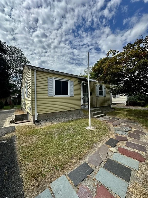Unit for sale at 168 Middle St, Springfield, MA 01104