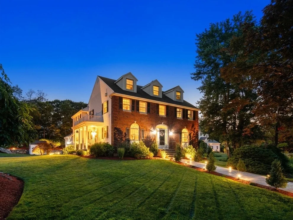 Unit for sale at 4 Cunningham Lane, Milton, MA 02186