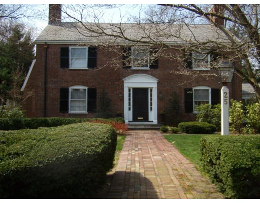 Unit for sale at 25 Allen Rd, Wellesley, MA 02481