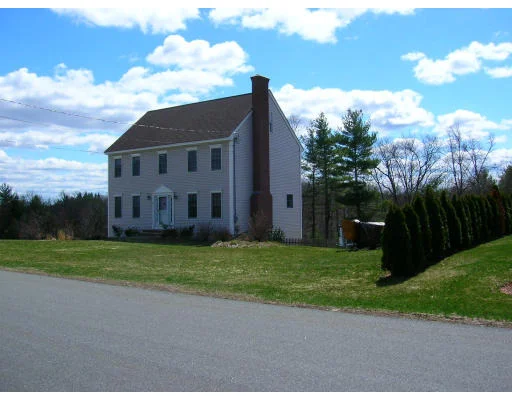 Unit for sale at 14 Overlook Drive, Newton, NH 03858