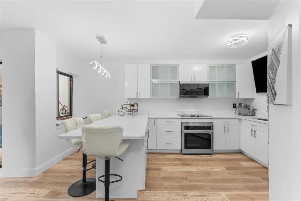 Unit for sale at 300 Lynn Shore Dr, Lynn, MA 01902
