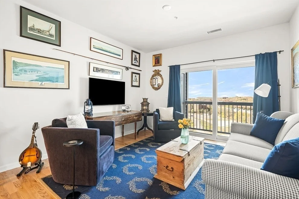 Unit for sale at 2 Stratton Dr, Woburn, MA 01801