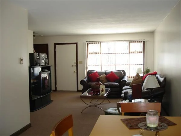 Unit for sale at 978-980 Grayson, Springfield, MA 01119