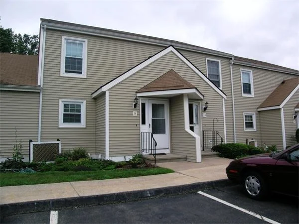 Unit for sale at 5E The Hamlet, Enfield, CT 06082