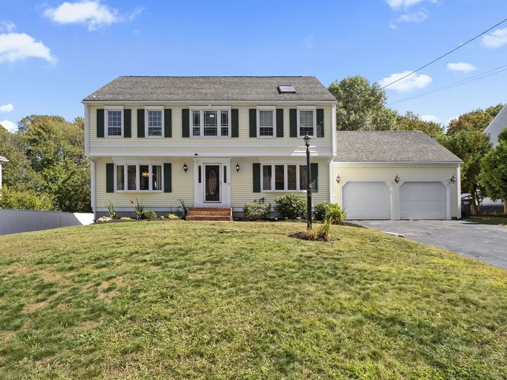Unit for sale at 44 Woodridge Rd, Milford, MA 01757