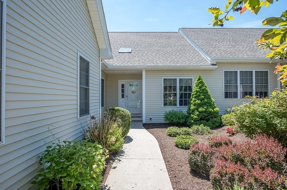 Unit for sale at 7 Blossom Tree Drive, Shrewsbury, MA 01545