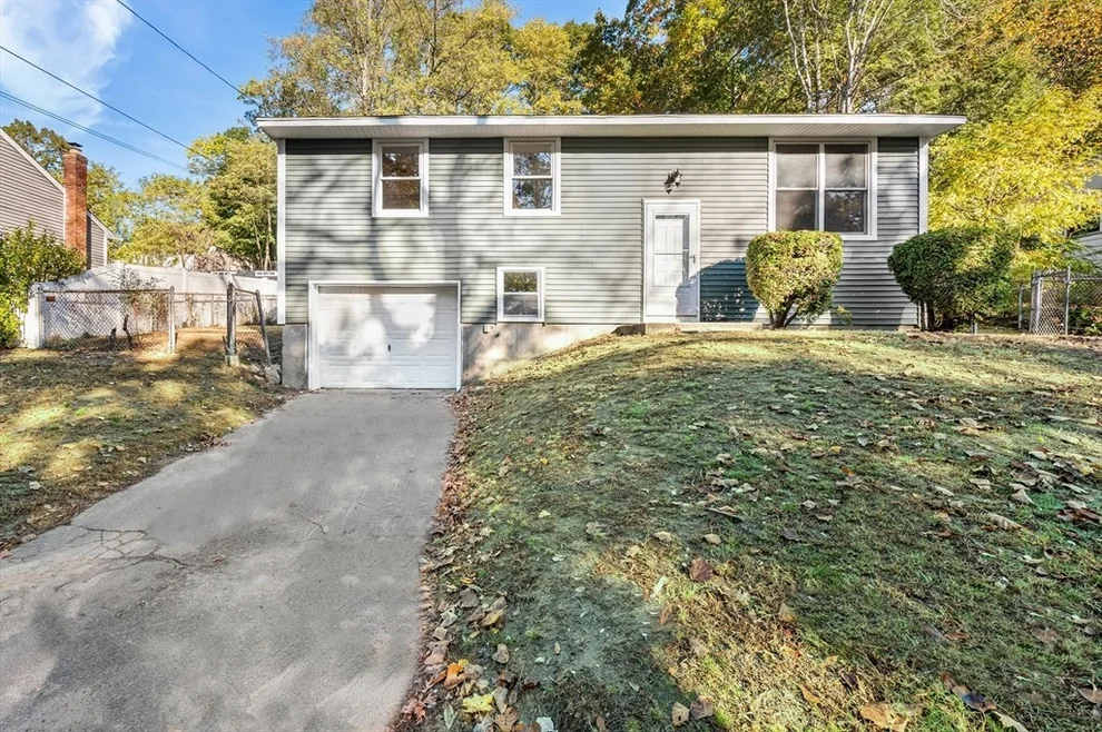 Unit for sale at 164 Bradley St, Lowell, MA 01850