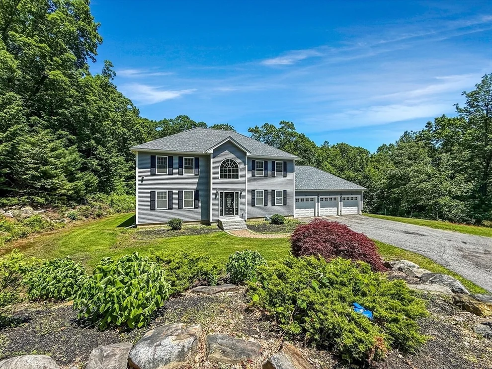 Unit for sale at 15 Stone Fence Dr, Derry, NH 03038
