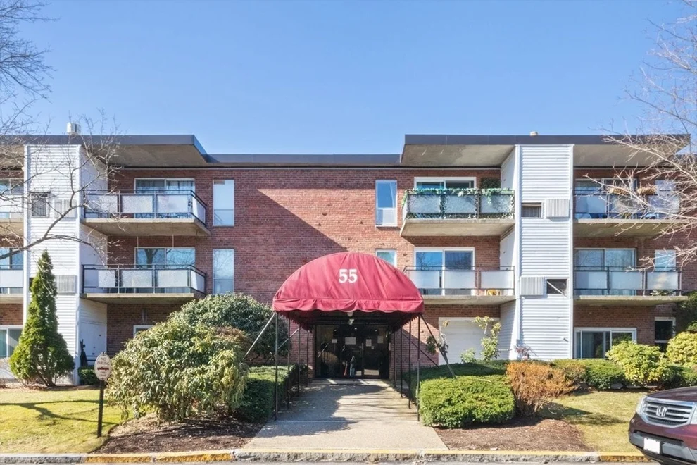 Unit for sale at 55 Broadlawn Park, Boston, MA 02467