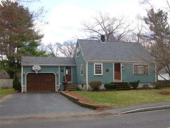 Unit for sale at 162 Thicket St, Weymouth, MA 02190