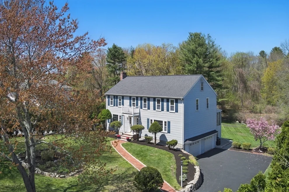 Unit for sale at 8 Gavin Cir, Andover, MA 01810