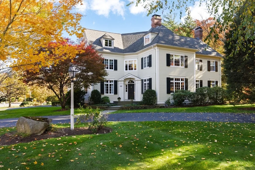 Unit for sale at 194 Grove St, Wellesley, MA 02482