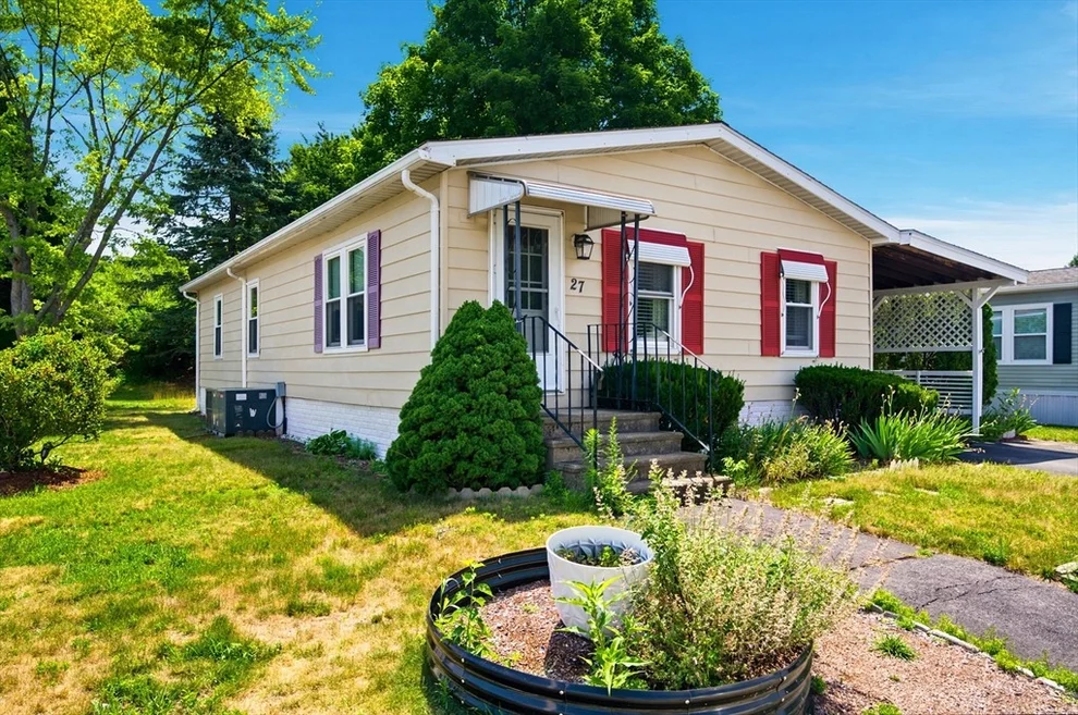 Photo of 27 Castle Road, Attleboro, MA 02703