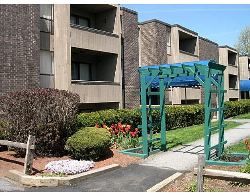 Unit for sale at 62 Shrewsbury Green Dr, Shrewsbury, MA 01545