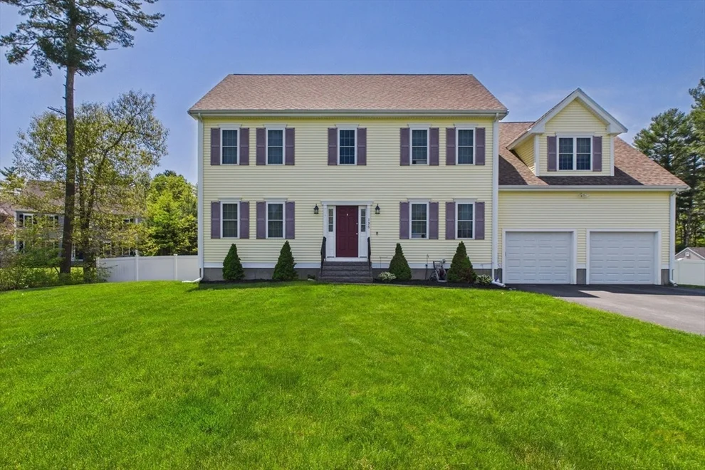 Unit for sale at 136 Forbes Rd, Rochester, MA 02770