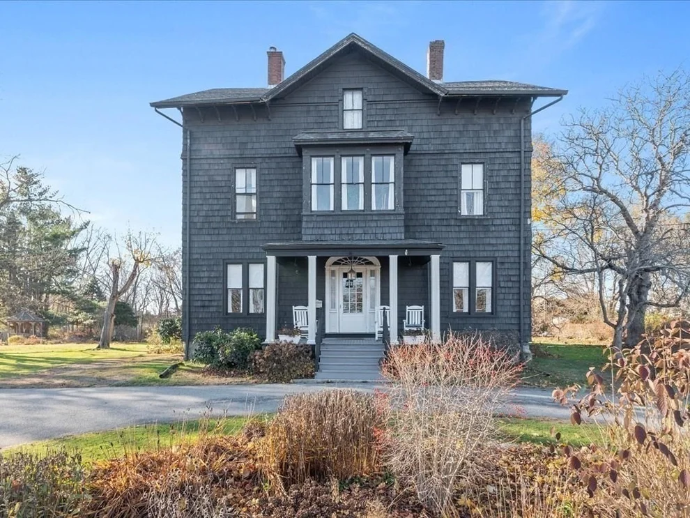 Unit for sale at 871 Gardners Neck Rd, Swansea, MA 02777