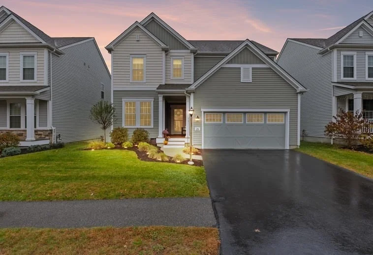 Unit for sale at 25 Skyhawk Cir, Weymouth, MA 02190