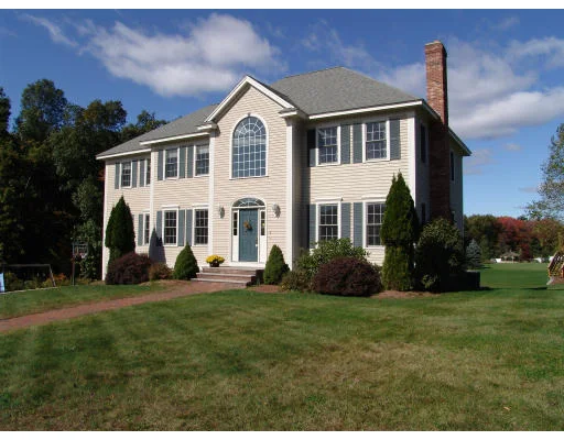 Unit for sale at 9 Deerfield Pl, North Reading, MA 01864