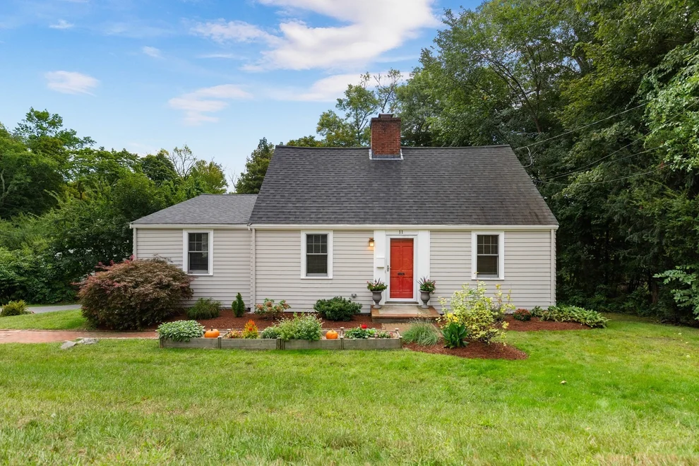 Unit for sale at 11 Stratham Rd, Lexington, MA 02421