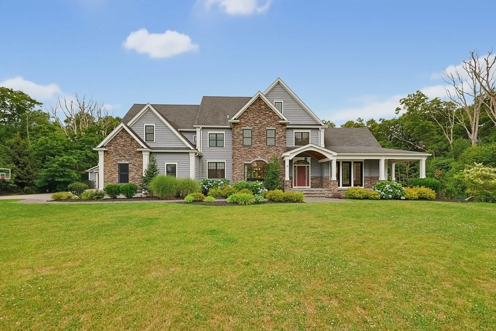 Unit for sale at 10 Countryside Ln, Franklin, MA 02038