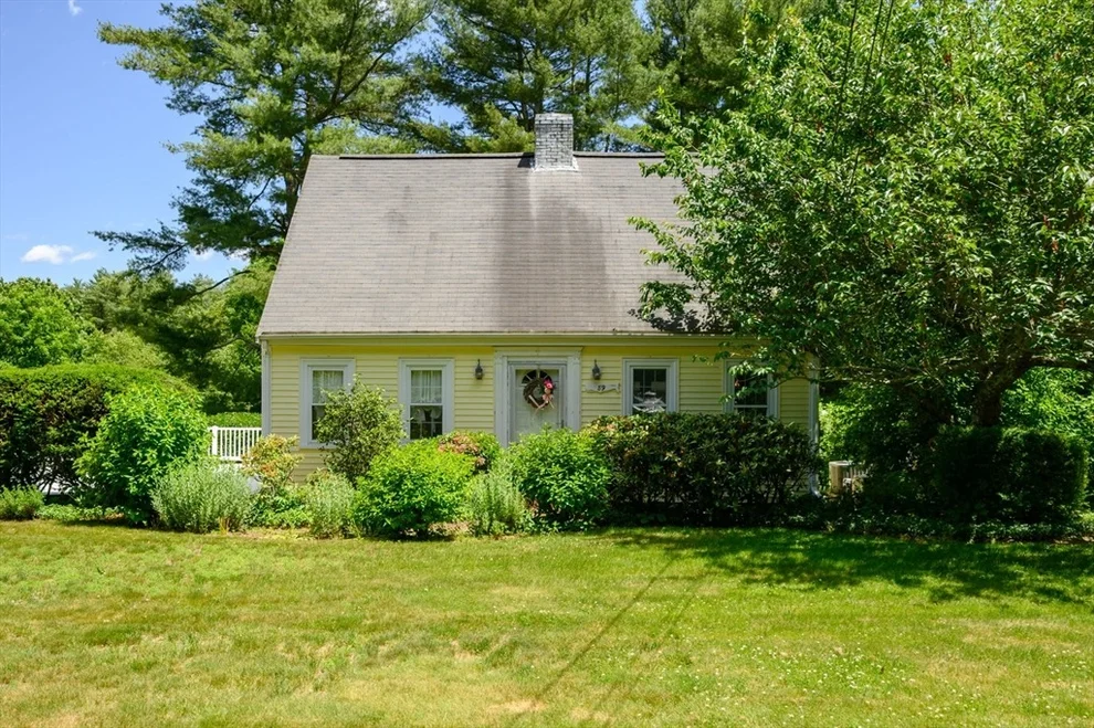 Unit for sale at 89 W Elm St, Pembroke, MA 02359