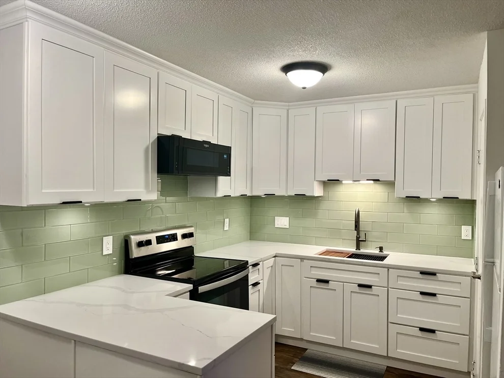 Unit for sale at 3 Chapel Hill Dr, Plymouth, MA 02360