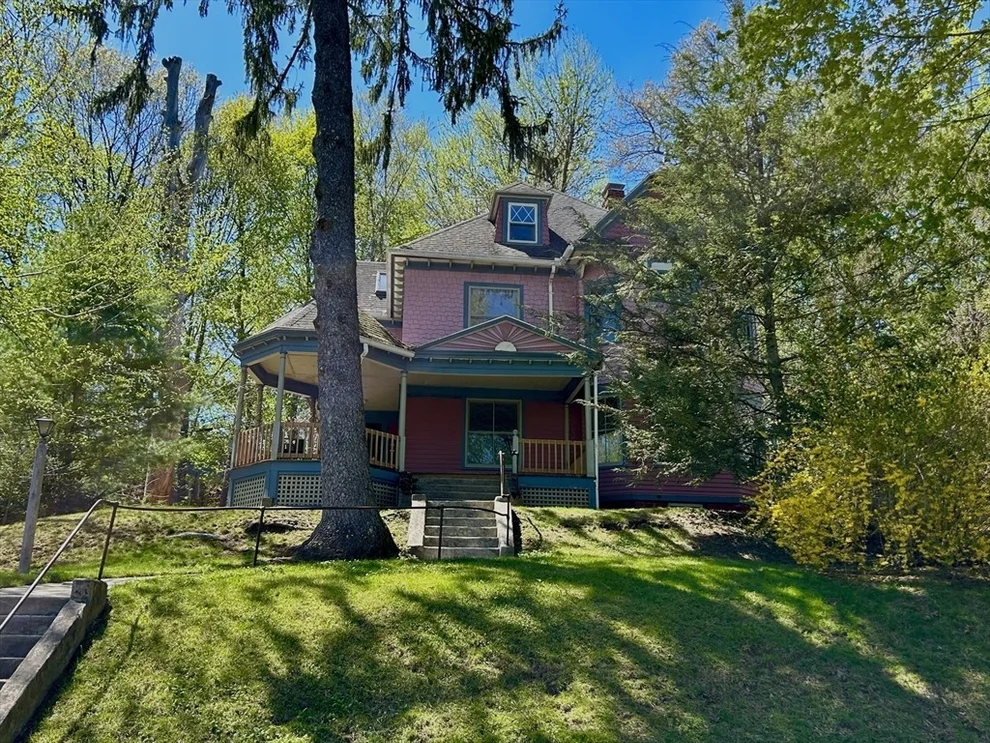 Unit for sale at 13 Circuit Ave E, Worcester, MA 01603
