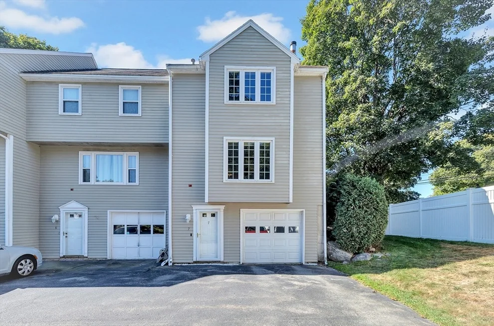 Unit for sale at 395 Donohue Rd, Dracut, MA 01826