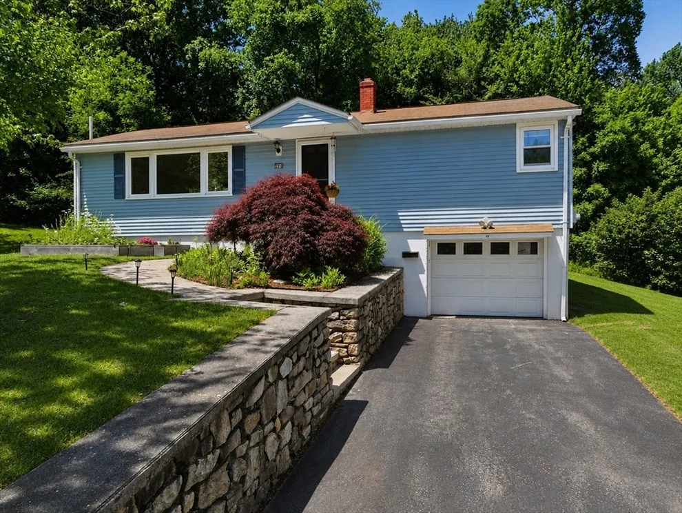 Unit for sale at 46 Pinecroft Ave, Holden, MA 01520