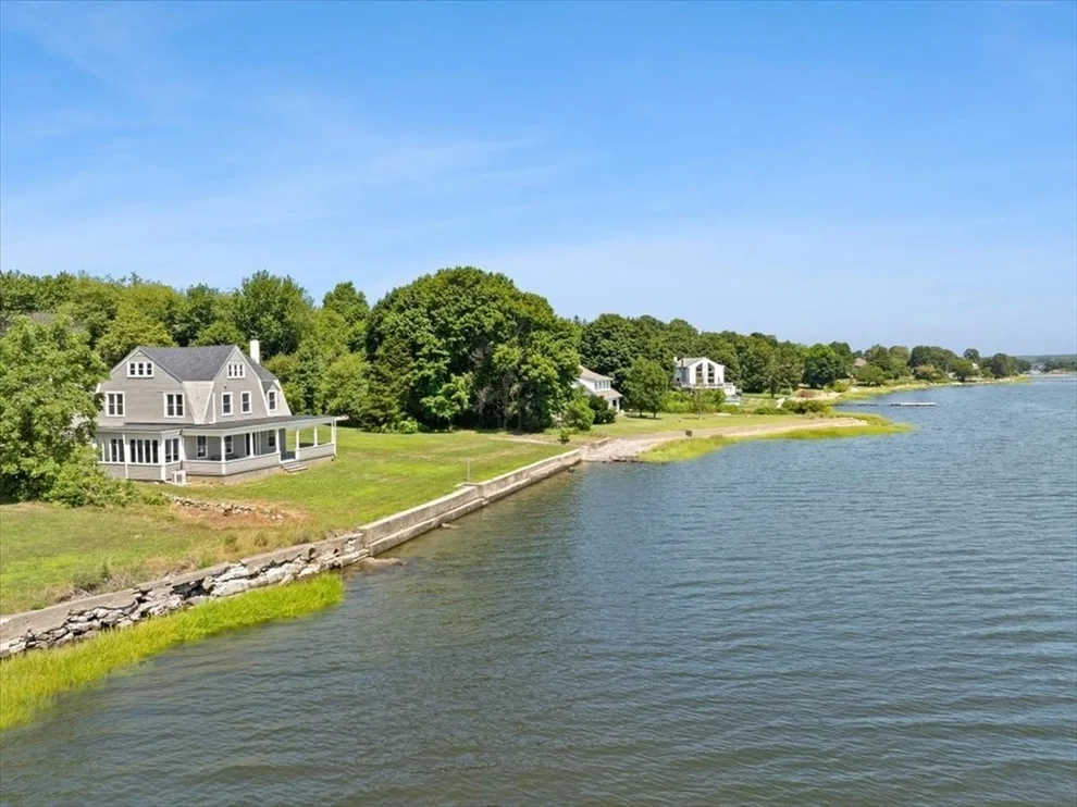 Unit for sale at 1366 Gardners Neck Rd, Swansea, MA 02777
